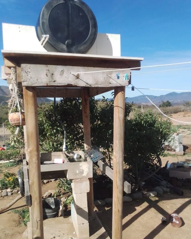 lavadero with water tank on top on homestead